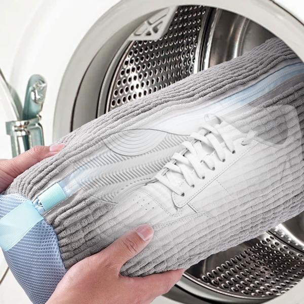 Shoe wash bag with cleaning fibers: Gentle on sneakers & sneakers in the washing machine